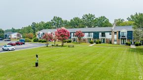 Jacksonville apartment for rent - Lush Green Lawn at Liberty Crossing, Jacksonville, 28540