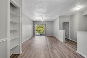 Dallas apartment for rent - Unfurnished Living Area at Cottonwood, Texas