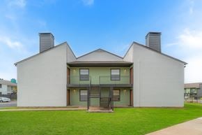Benbrook apartment for rent - Green Lawn at Leander, Benbrook, Texas