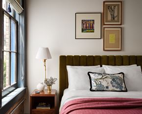 New Orleans apartment for rent - a bedroom with a bed and a window