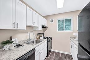 Annandale apartment for rent - Kitchen White Cabinets Model