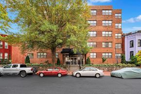 Washington apartment for rent - Building exterior entrance.
