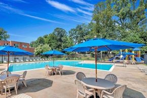 Annandale apartment for rent - Fairmont Gardens Pool w Umbrella Tables