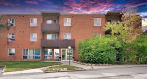 Cambridge apartment for rent - A red brick apartment building with a balcony on the second floor.