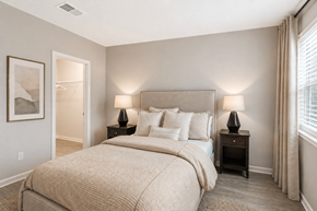 Decatur apartment for rent - A bedroom with a large bed and two nightstands with lamps.