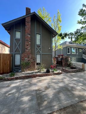 Sacramento apartment for rent - Front entry with brick detail