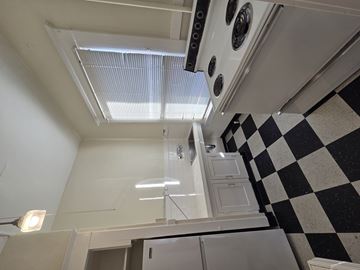 Portland apartment for rent - A kitchen with a checkered floor and a stove top oven.