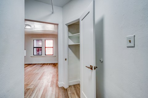 Floor plan for 1 bed, 1 bath, 550 sqft