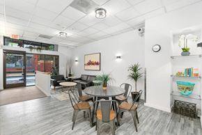 Portland apartment for rent - A modern dining room at Fifth Avenue Place Apartments, Portland, OR