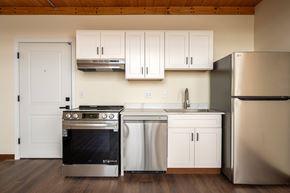 Portland apartment for rent - Bright Kitchen at Atomic Orchard Experiment, Oregon