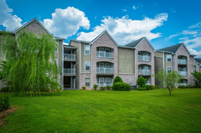 North Charleston apartment for rent - an apartment building with a green lawn