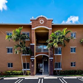 Miami apartment for rent - A building with a brown facade and a large arched entrance.
