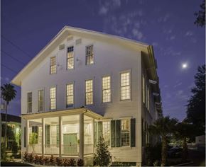 Tampa apartment for rent - the building in which the hotel is located
