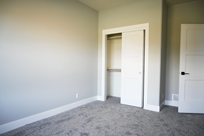Gretna apartment for rent - A room with a carpeted floor and two white doors.