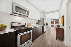 Chicago apartment for rent - Modern kitchen at Highpoint Buena Park on Broadway with quartz countertops, stainless steel appliances, and sleek cabinetry in a luxury Buena Park apartment near Lake Michigan in Chicago