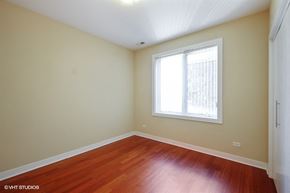 Chicago apartment for rent - Hardwood flooring throughout