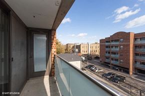 Chicago apartment for rent - Balcony off the living room