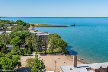 Views of lake michigan from 1033 w loyola