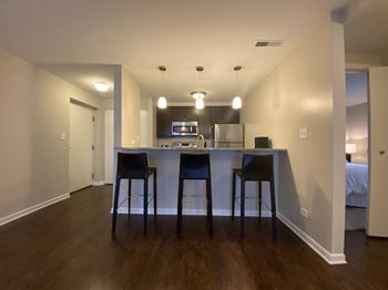 Spacious breakfast bar