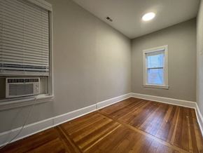 Chicago apartment for rent - Bedroom with window A/C