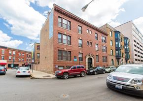 Chicago apartment for rent - Brick exterior building