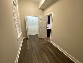 Chicago apartment for rent - Bedroom with a large closet