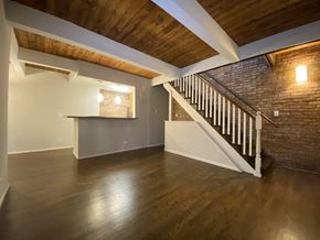 Chicago apartment for rent - Large living area with breakfast bar in the kitchen