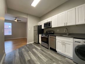 Chicago apartment for rent - Kitchen with stainless steel appliances