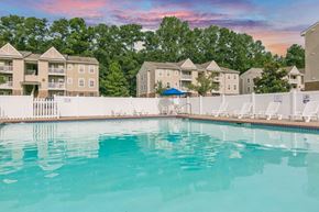 Williamsburg apartment for rent - Beautiful pool deck