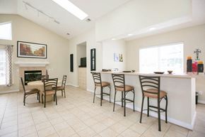 Richmond apartment for rent - Bar area in the clubhouse