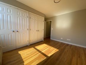 Chicago apartment for rent - Wall of closets in the bedroom - One Bedroom