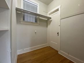 Chicago apartment for rent - Large closet
