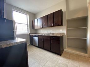 Chicago apartment for rent - Open pantry storage area in the kitchen