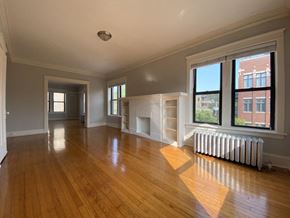 Chicago apartment for rent - Lovely city views from the large windows