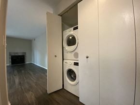 Chicago apartment for rent - Stackable washer and dryer