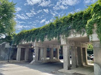 Bloomingdale trail access nearby