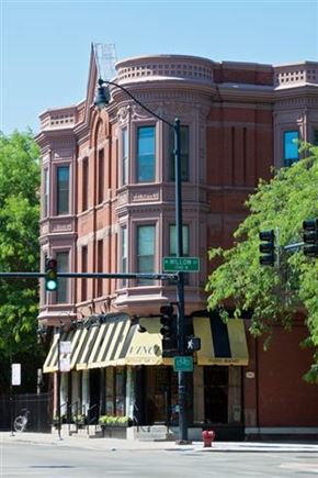 Chicago apartment for rent - Historic Shopping District