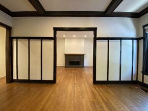 Chicago apartment for rent - Bright living area with a fireplace