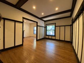 Chicago apartment for rent - Stunning living space with hardwood floors