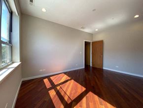 Chicago apartment for rent - Large bedroom with hardwood floors