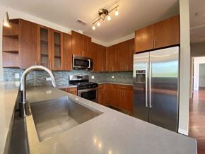 Chicago apartment for rent - Granite countertops in the spacious kitchen