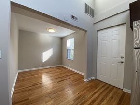 Chicago apartment for rent - Bright living space