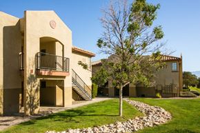 Albuquerque apartment for rent - Well maintained landscaping and exterior buildings