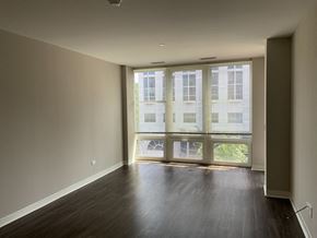 Chicago apartment for rent - Floor-to-Ceiling Windows