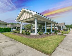 Chesapeake apartment for rent - Large covered BBQ grilling area with picnic tables