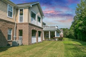 Chesapeake apartment for rent - Beautifully kept grounds and apartment homes with private patios/balconies.