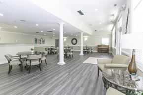 Chesapeake apartment for rent - Large community room area for residents to enjoy with plenty of seating.