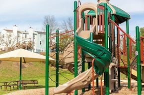 Damascus townhouse for rent - A playground with a green and red slide.