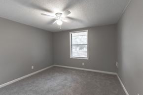 Kingsland apartment for rent - A room with a ceiling fan and a window.