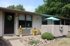 Kingsland apartment for rent - A house with a green umbrella and a wreath on the door.